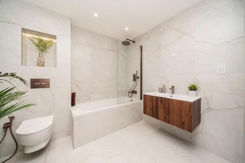 2 bedroom flat for sale, Ashfield Road, London W3