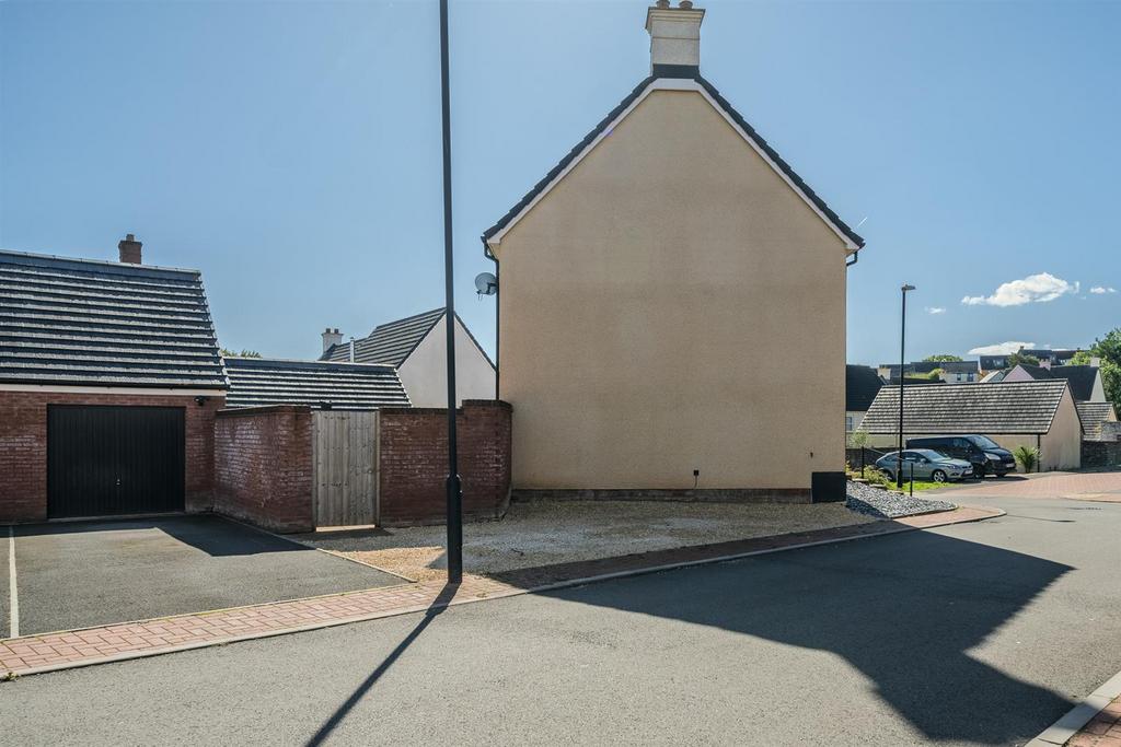 19 Lon Ffion-28.jpg