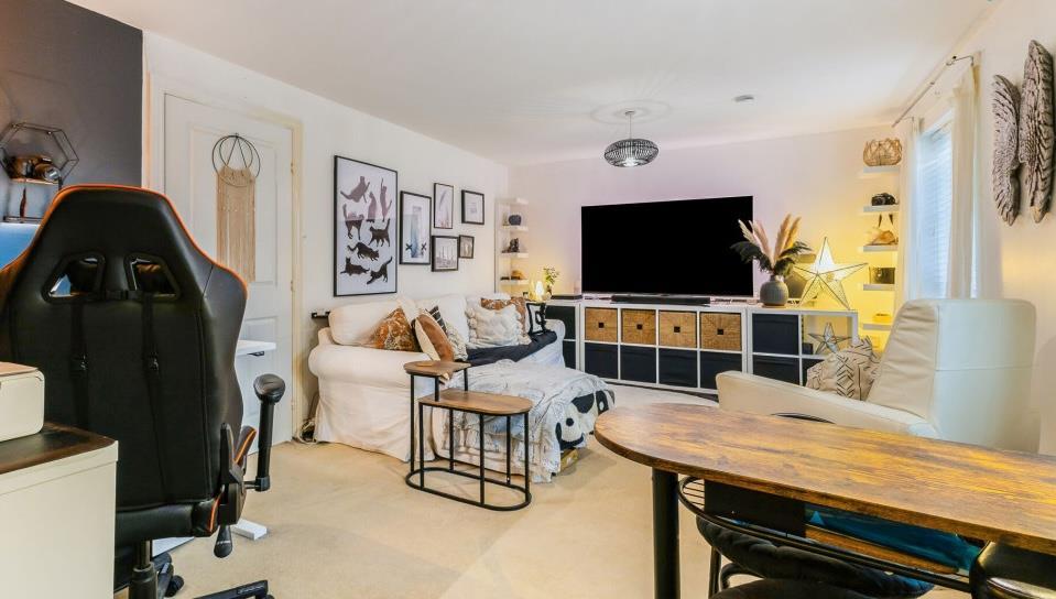 Living room 2.jpg
