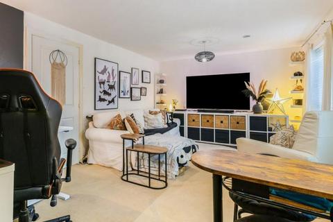 2 bedroom flat for sale, Turberville Place, Warwick