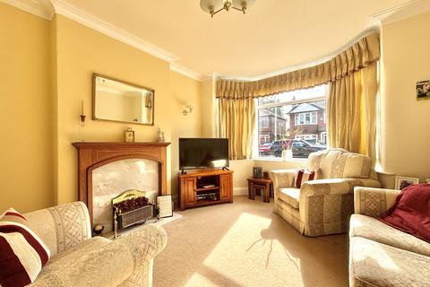 3 bedroom detached house for sale, Montrose Avenue, Woodsmoor