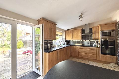 3 bedroom detached house for sale, Montrose Avenue, Woodsmoor