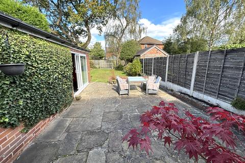 3 bedroom detached house for sale, Montrose Avenue, Woodsmoor