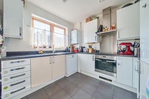 2 bedroom flat for sale, Zoffany Street, Archway, London, N19