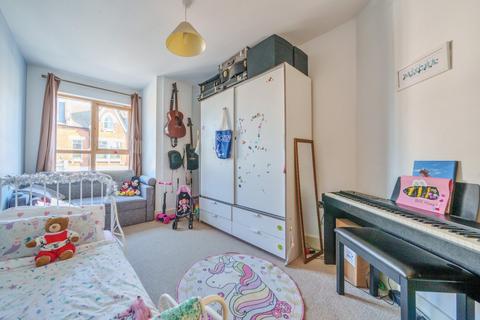 2 bedroom flat for sale, Zoffany Street, Archway, London, N19