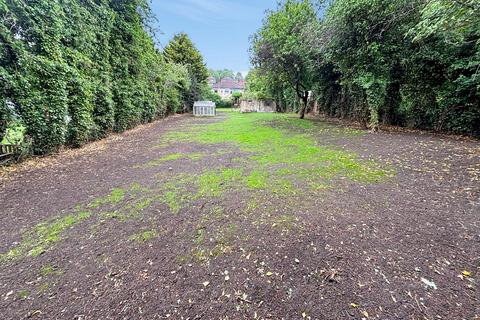 2 bedroom detached bungalow to rent, Blue Hill Lane, Leeds