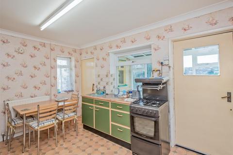 2 bedroom detached bungalow to rent, Blue Hill Lane, Leeds