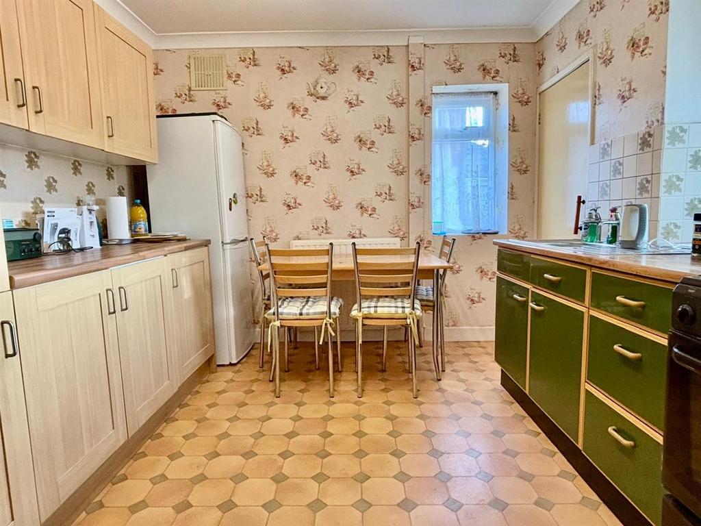 Dining Kitchen: