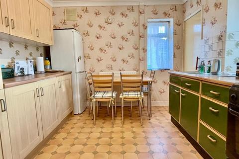 2 bedroom detached bungalow to rent, Blue Hill Lane, Leeds
