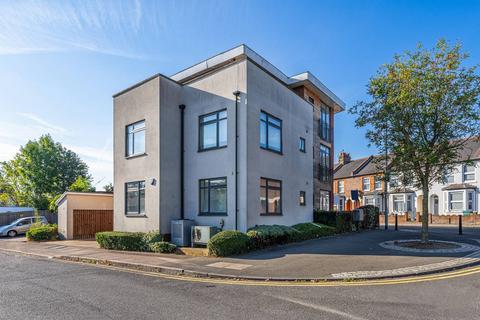 Leavesden Road, Watford, WD24