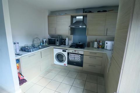 3 bedroom end of terrace house to rent, Farrer Way, Barleythorpe LE15