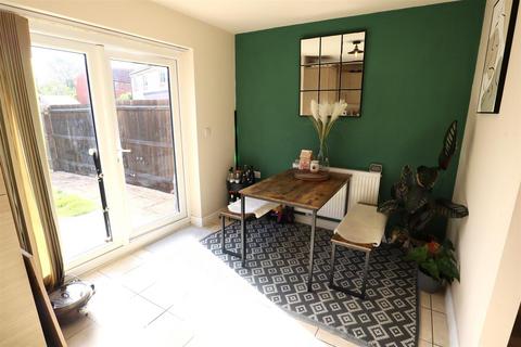 3 bedroom end of terrace house to rent, Farrer Way, Barleythorpe LE15