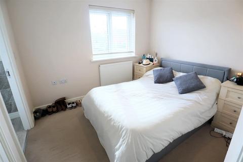 3 bedroom end of terrace house to rent, Farrer Way, Barleythorpe LE15
