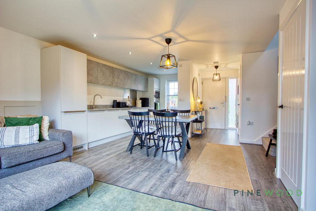 Kitchen / Dining Room