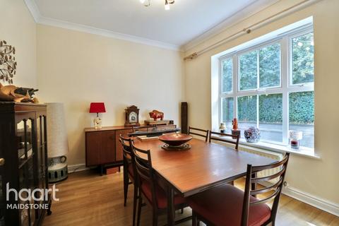 3 Collinge Close, East Malling, West Malling, ME19 6QS