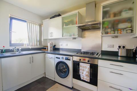 2 bedroom ground floor flat for sale, Raven Close, Watford WD18