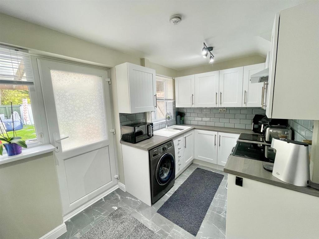 Kitchen 2.jpg