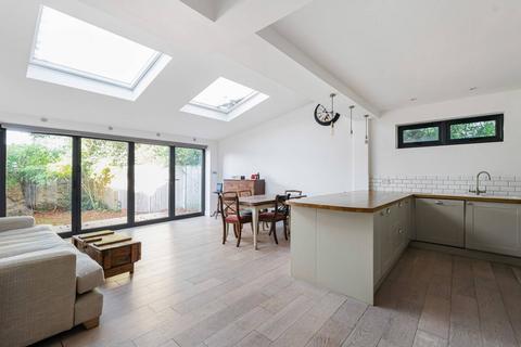 2 bedroom flat for sale, Uxbridge Road, Shepherd's Bush, London, W12