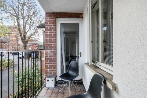 undefined, Holden Road, Woodside Park