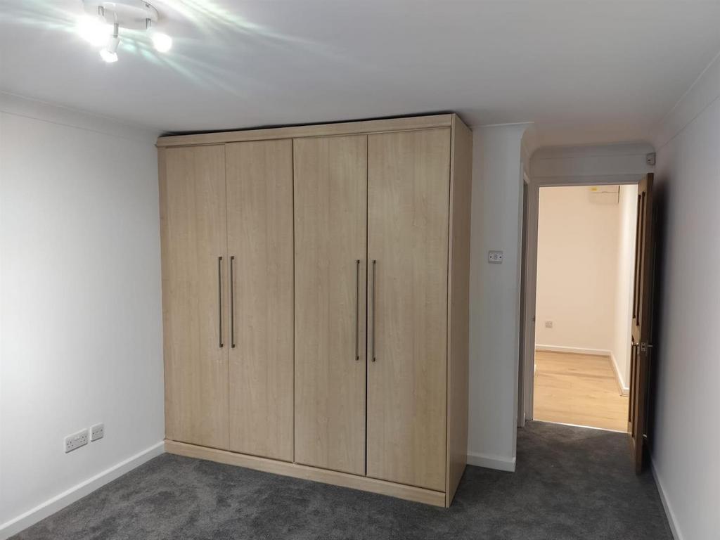 Bedroom pic1.jpg
