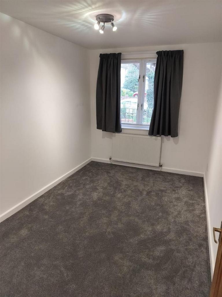 Small Bedroom pic2.jpg