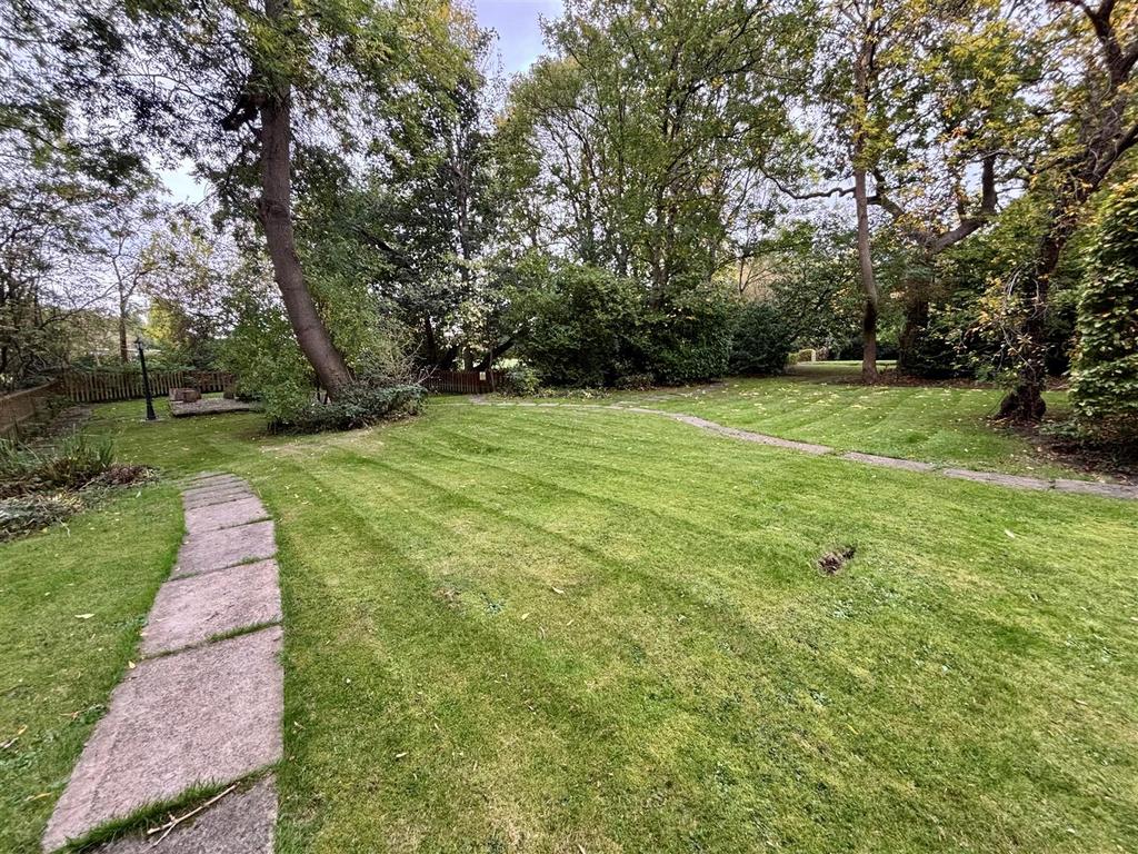 Estate Garden pic2.jpg