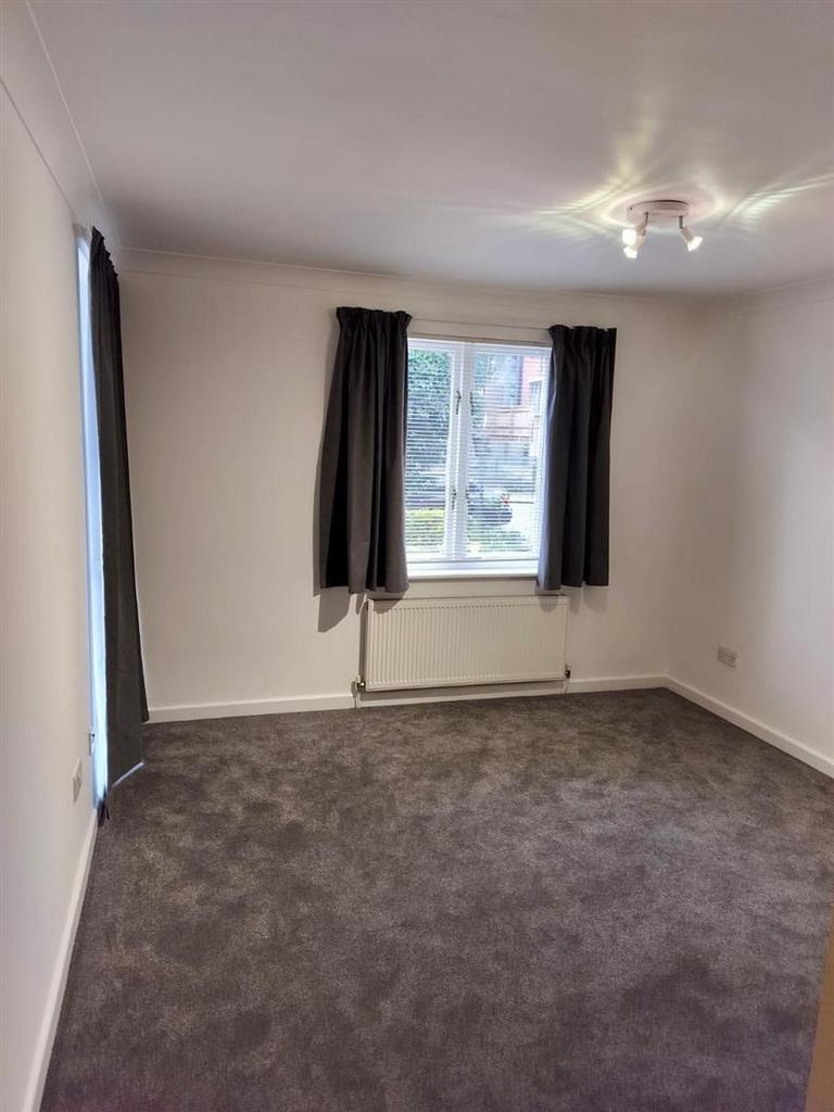 Bedroom pic2.jpg