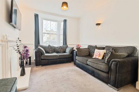 3 bedroom terraced house for sale, Avenue Road, Herne Bay