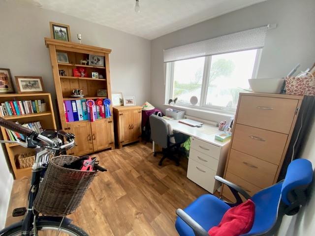 Bedroom / Study