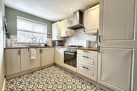 3 bedroom terraced house for sale, Gladys Avenue, Peacehaven, BN10 8FF