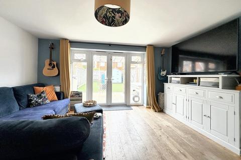 3 bedroom terraced house for sale, Gladys Avenue, Peacehaven, BN10 8FF