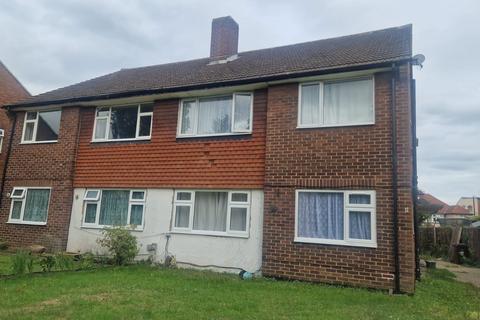 2 bedroom ground floor flat to rent, Wolsey Close, Hounslow TW3