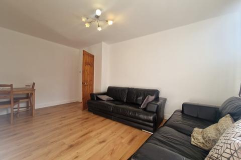 2 bedroom ground floor flat to rent, Wolsey Close, Hounslow TW3