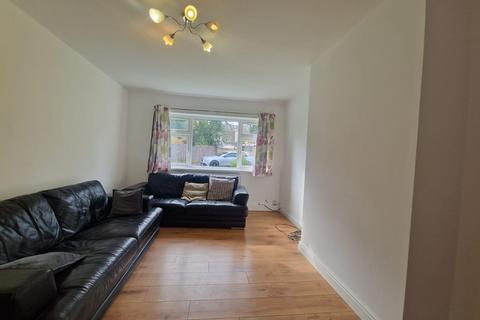 2 bedroom ground floor flat to rent, Wolsey Close, Hounslow TW3