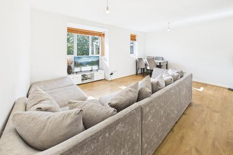 2 bedroom apartment to rent, Varsity Drive, Twickenham