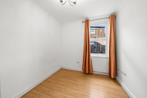 3 bedroom flat to rent, Deacon Road, NW2
