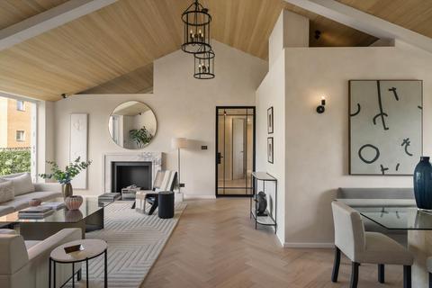 3 bedroom flat for sale, Hudson House, Hortensia Road, London, SW10.