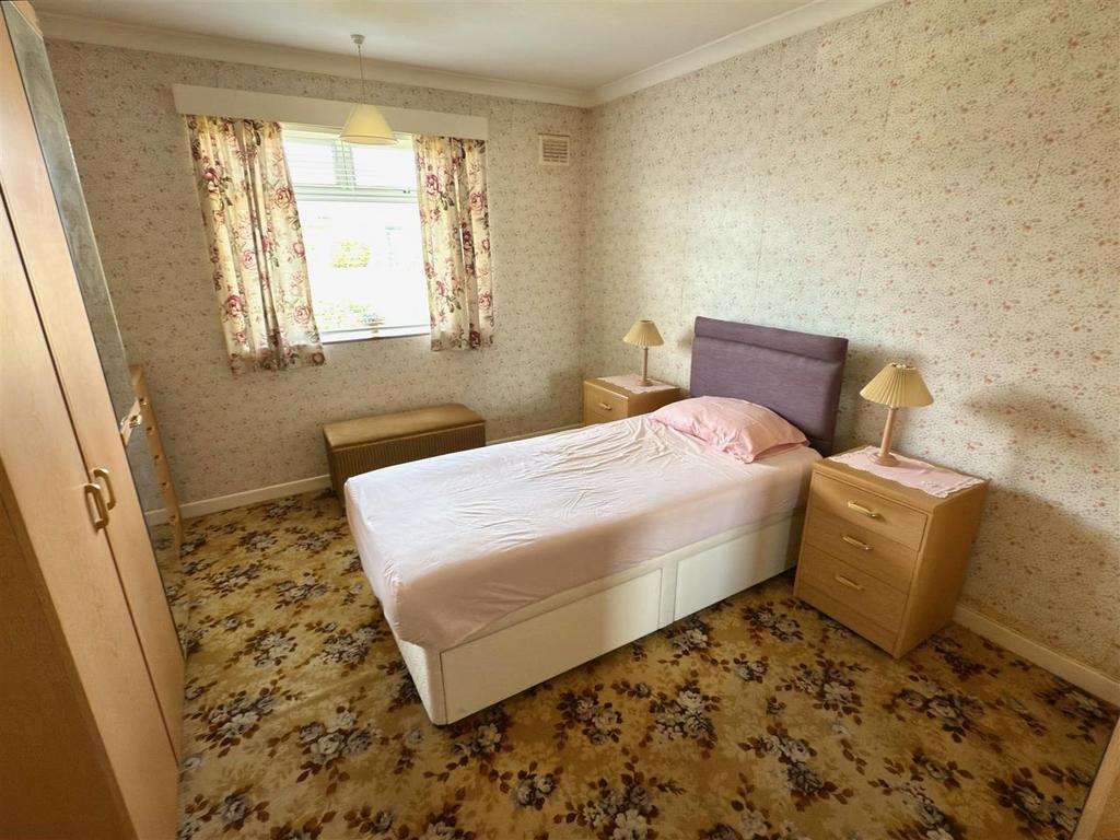 BED 1.jpg