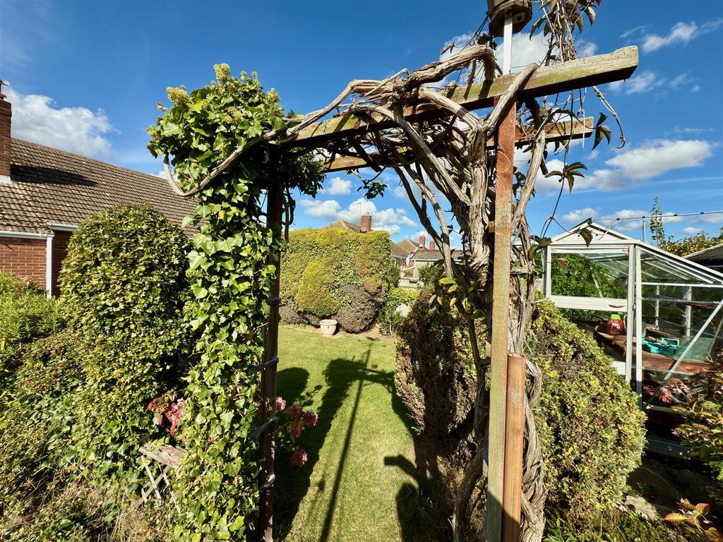 GARDEN REAR.jpg