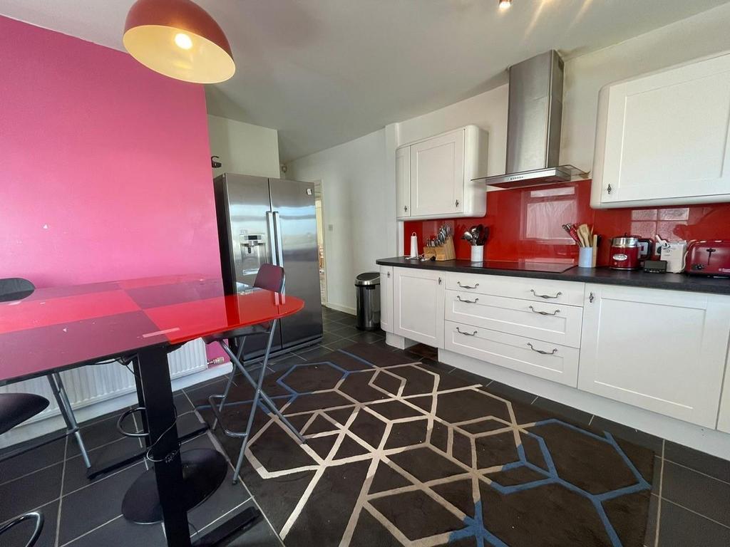 Kitchen 3.jpg