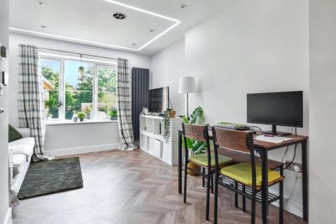 1 bedroom apartment for sale, Eggars Hill, Aldershot, Hampshire, GU11
