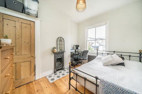 3 bedroom terraced house for sale, Graveney Road, London SW17