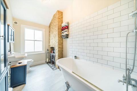 9 Graveney Road, London, SW17 0EG
