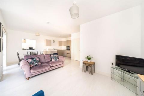 2 bedroom flat for sale, Blessington Road, London SE13