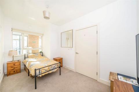 2 bedroom flat for sale, Blessington Road, London SE13