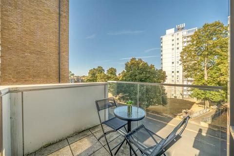 2 bedroom flat for sale, Blessington Road, London SE13