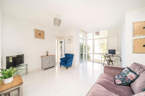 2 bedroom flat for sale, Blessington Road, London SE13