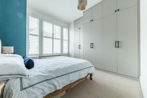 2 bedroom flat for sale, Kingscourt Road, London SW16