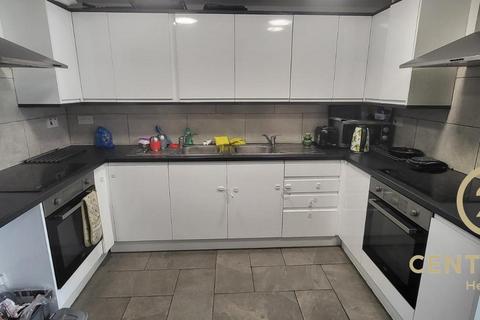 1 bedroom in a house share to rent, Dorset Avenue, HAYES UB4