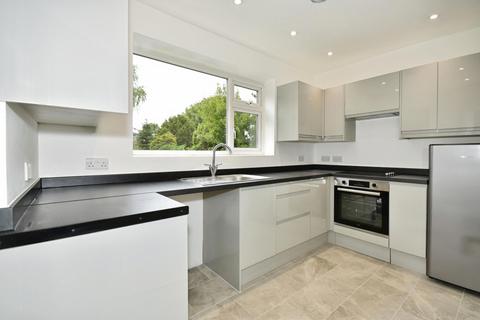 2 bedroom flat to rent, Wimborne Close, Buckhurst Hill IG9